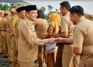 1744130199_gubernur_ria_norsan_pimpin_apel_perdana_pasca_libur_lebaran