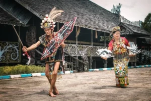 Ilustrasi-Suku-Dayak-akurasi.id_-1030x687-1-1024x683